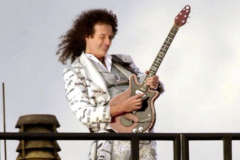 Brian May on roof