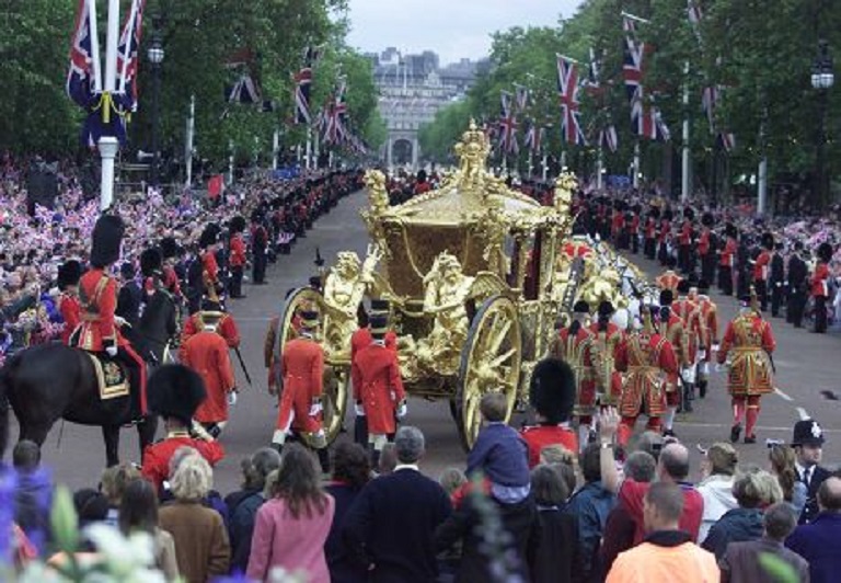 Queen's Golden Jubilee: Carnival In The Mall